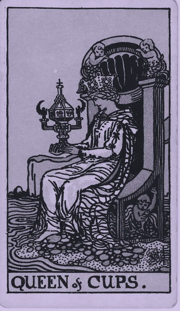Queen of Cups tarot card — Rider–Waite–Smith, Mist edition